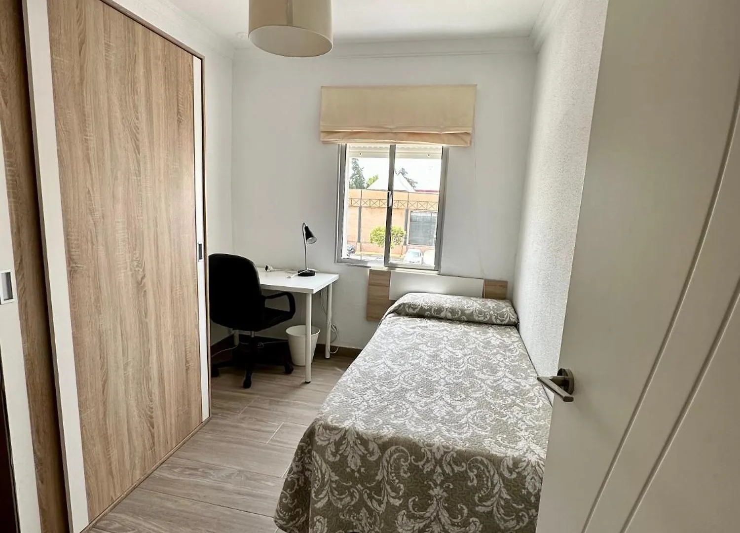 Precioso Apartamento 3 Dormitorios, Aire Acondicionado Menos 10 Min A Pie Feria Jerez De La Frontera 0*,  Spain
