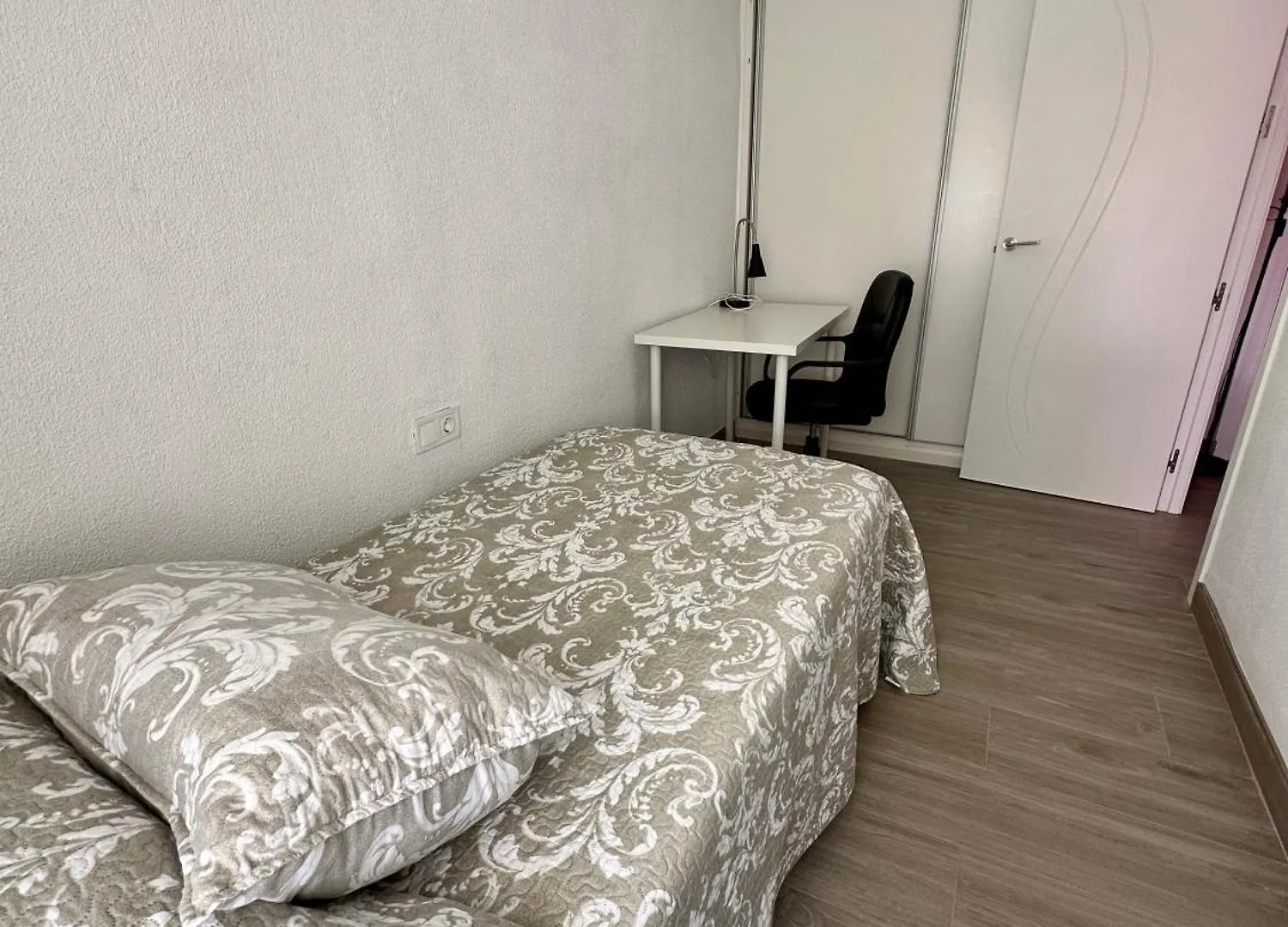 Precioso Apartamento 3 Dormitorios, Aire Acondicionado Menos 10 Min A Pie Feria Jerez De La Frontera 0*,  Spain